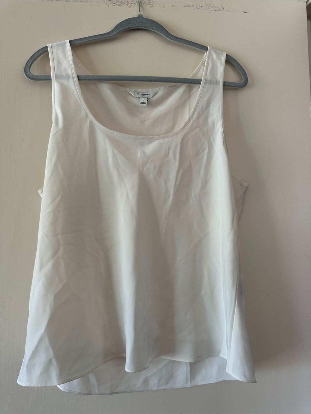 Banana Republic Satin White Sleeveless Scoop Neck Tank